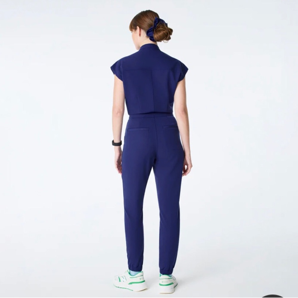Figs navy blue scrub set NWOT